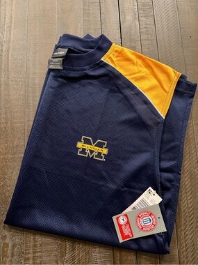 Vintage NWT - Pro Edge Michigan Navy and Yellow Short Sleeve Tee